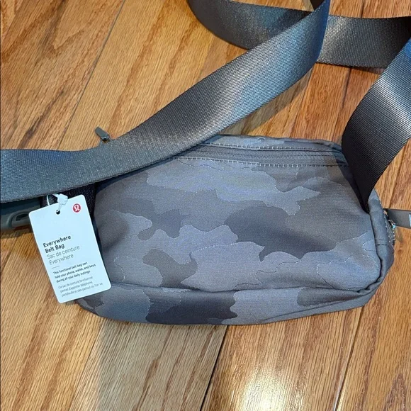 NWT Lululemon Athletica Camo Belt Bag - Picture 2 of 3